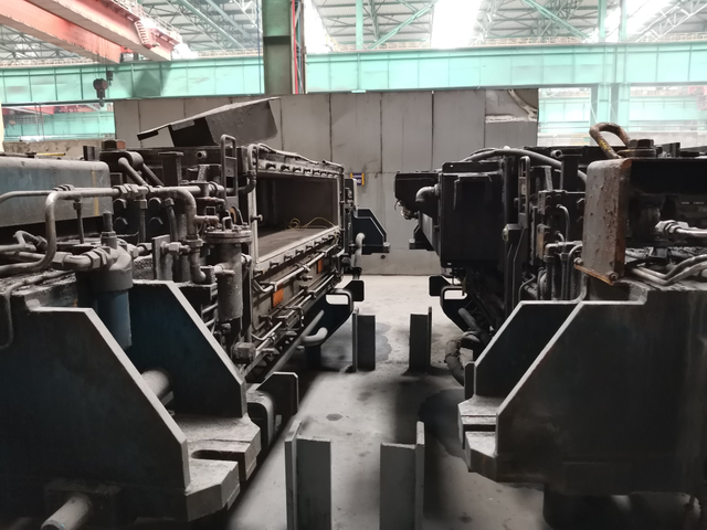 Sistema de control de flujo y agitación electromagnética de menisco multimodo (M-MEMS) para losa